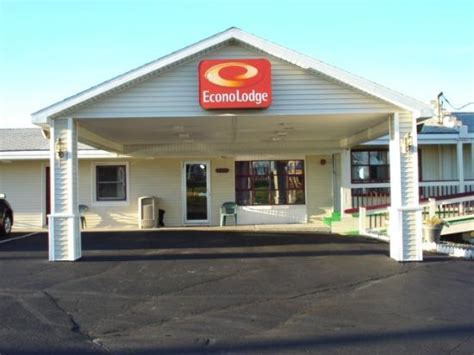 econo lodge malone ny.